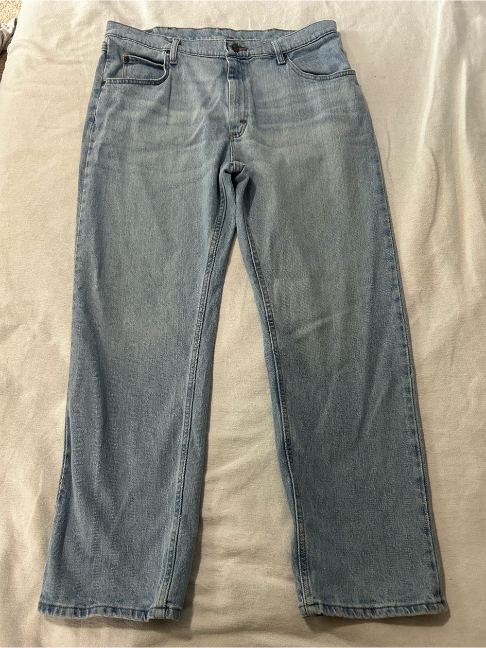 Wrangler Men's Relaxed Straight Light Blue Jeans